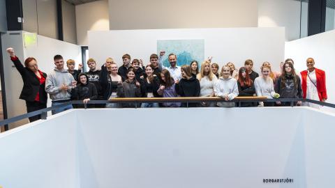 9. bekkur Klébergsskóla, hópmynd í Ráðhúsinu