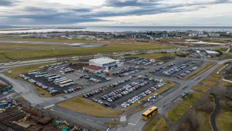 Nýja stæðið verður með aðkomu frá Vatnsmýrarvegi, ofan við BSÍ.