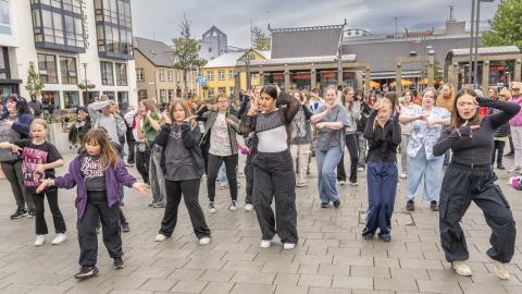 Ungmenni dansa á Ingólfstorgi á Menningarnótt