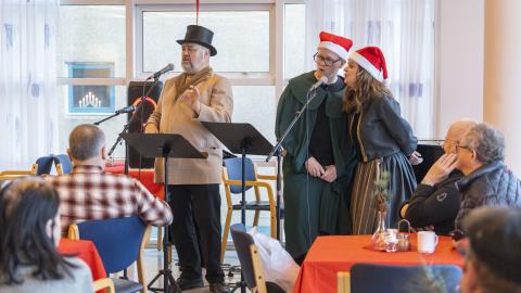 Three actors during a National Theater Advent performance. 