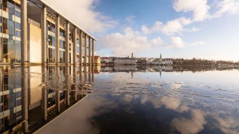 Við Tjörnina