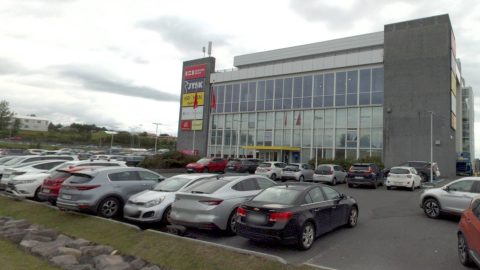 Photo of parking lot and building at Bíldshöfði 20