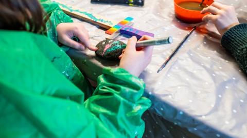 Children crafting 
