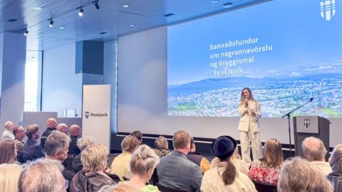 Hildur Björnsdóttir borgarstjóri á samráðsfundi um öryggismál í borginni í Ráðhúsi Reykjavíkur