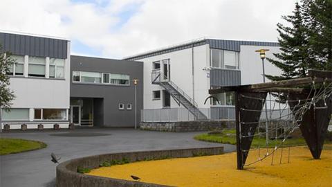 Árbæjarskóli.