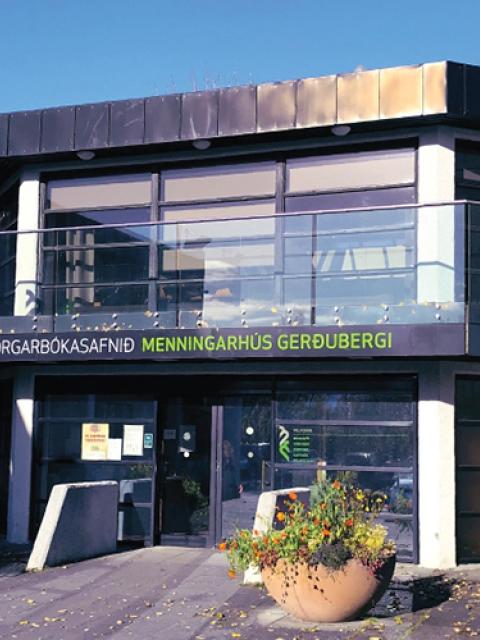Inngangur á neðri hæð í Borgarbókasafninu Gerðubergi.